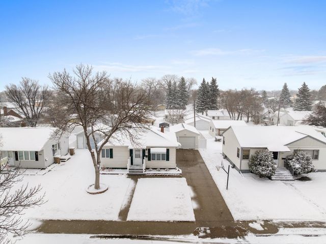 1429 5TH ST SW, Minot, ND 58701