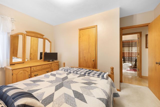 1429 5TH ST SW, Minot, ND 58701