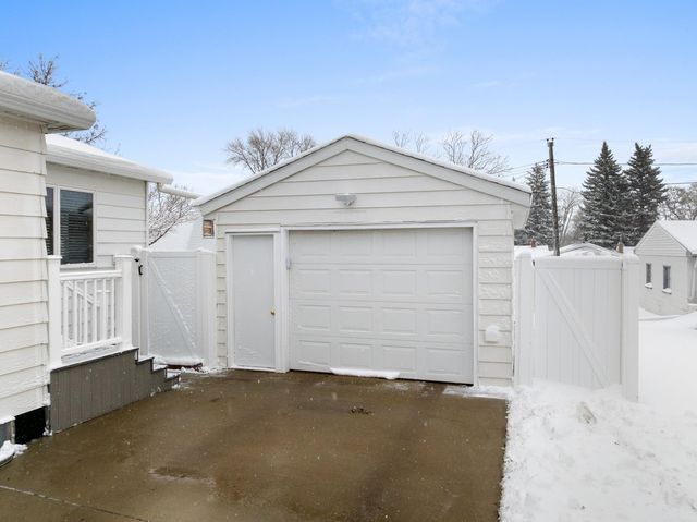 1429 5TH ST SW, Minot, ND 58701