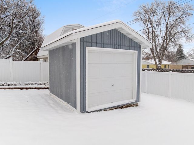 1429 5TH ST SW, Minot, ND 58701