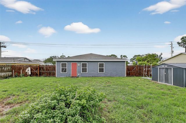 1977 SE Floresta Dr, Port St. Lucie, FL 34983