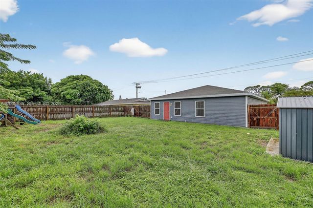 1977 SE Floresta Dr, Port St. Lucie, FL 34983