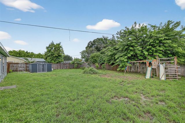 1977 SE Floresta Dr, Port St. Lucie, FL 34983