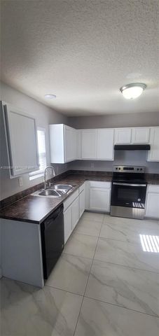 1977 SE Floresta Dr, Port St. Lucie, FL 34983