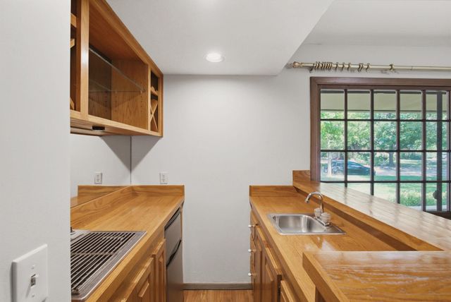 1613 N West Lynn, Wichita, KS 67212