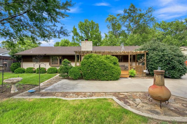 1613 N West Lynn, Wichita, KS 67212
