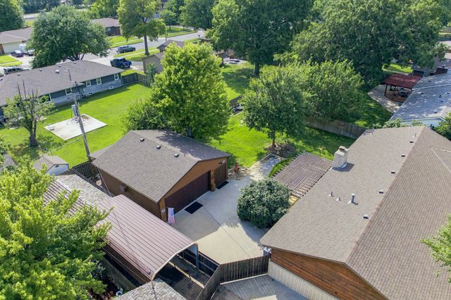 1613 N West Lynn, Wichita, KS 67212