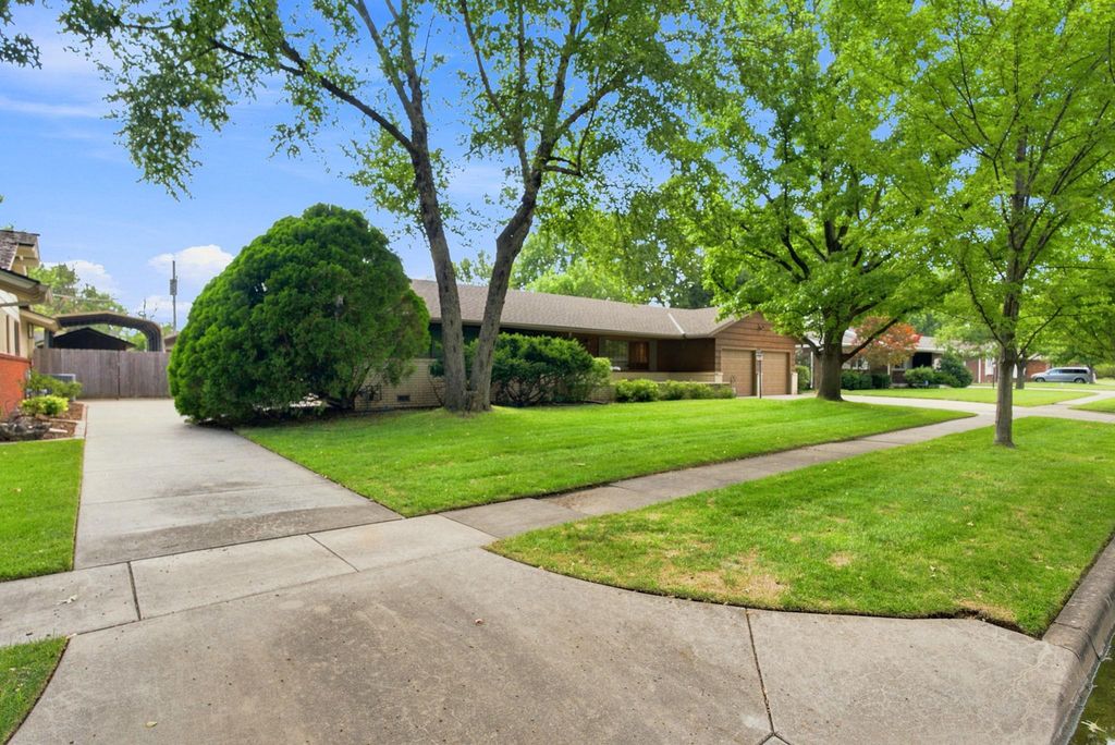1613 N West Lynn, Wichita, KS 67212