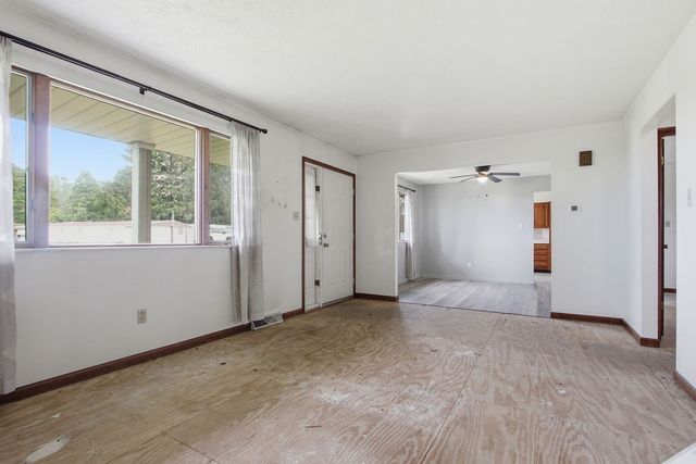 116 Woodland Acres Lane, Rostraver, PA 15012