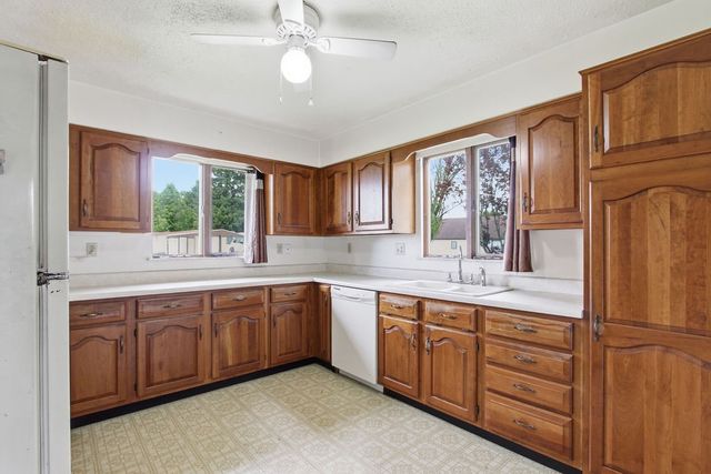 116 Woodland Acres Lane, Rostraver, PA 15012