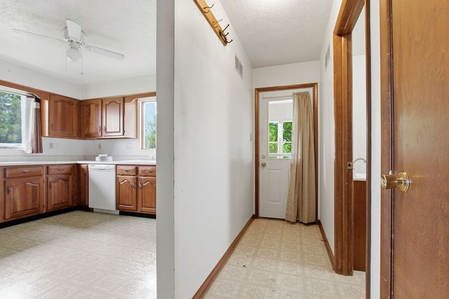 116 Woodland Acres Lane, Rostraver, PA 15012