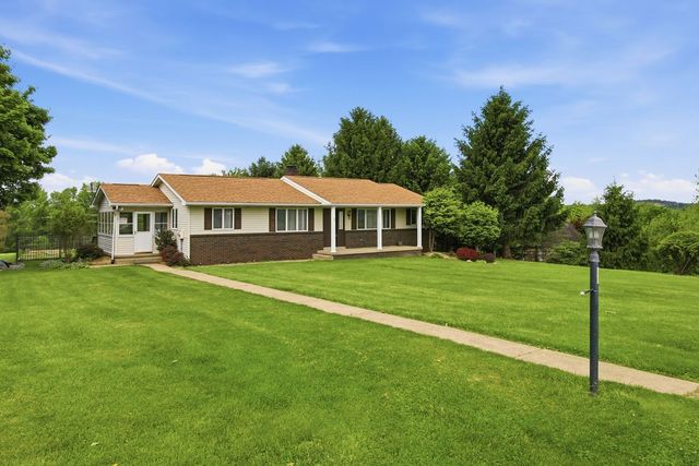 116 Woodland Acres Lane, Rostraver, PA 15012