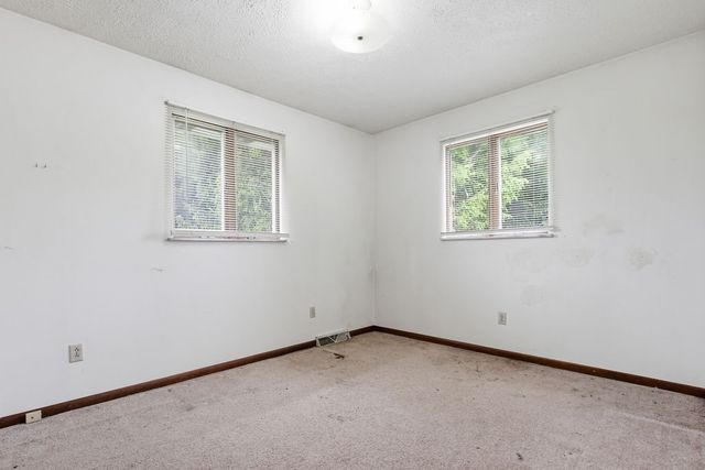 116 Woodland Acres Lane, Rostraver, PA 15012