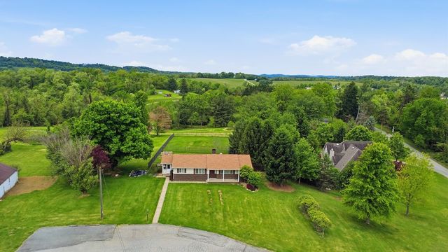 116 Woodland Acres Lane, Rostraver, PA 15012