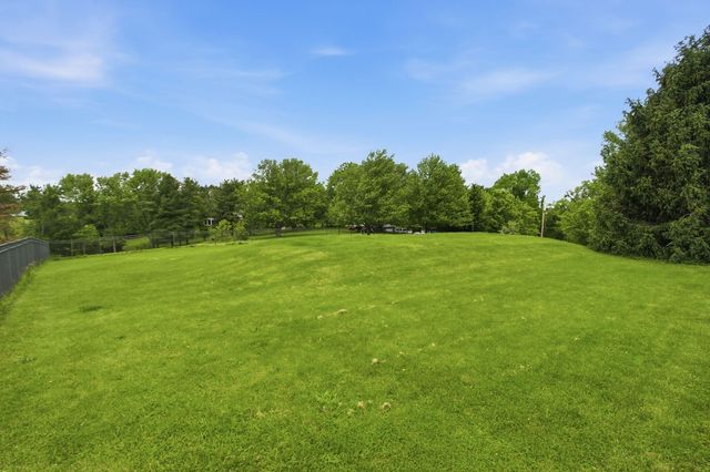 116 Woodland Acres Lane, Rostraver, PA 15012