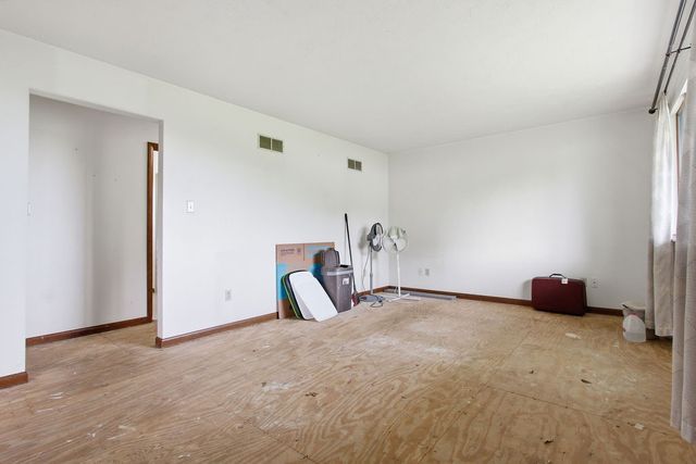 116 Woodland Acres Lane, Rostraver, PA 15012