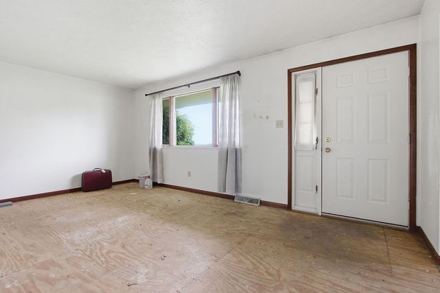 116 Woodland Acres Lane, Rostraver, PA 15012