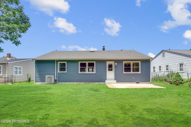 103 Edgewater Court, Toms River, NJ 08757