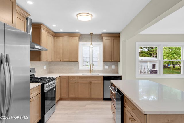103 Edgewater Court, Toms River, NJ 08757