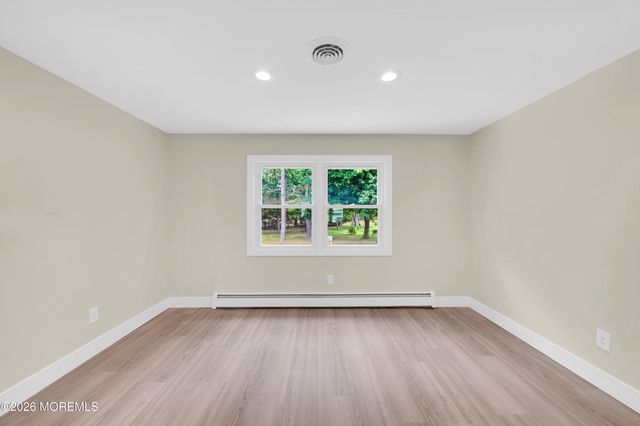 103 Edgewater Court, Toms River, NJ 08757