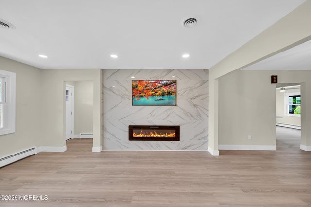 103 Edgewater Court, Toms River, NJ 08757
