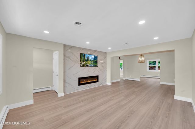 103 Edgewater Court, Toms River, NJ 08757