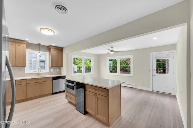 103 Edgewater Court, Toms River, NJ 08757