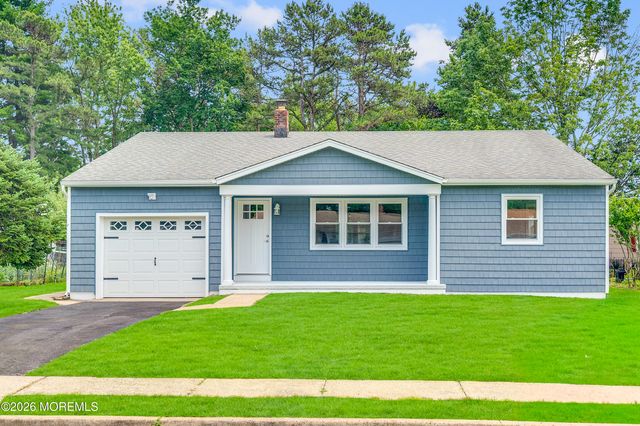 103 Edgewater Court, Toms River, NJ 08757