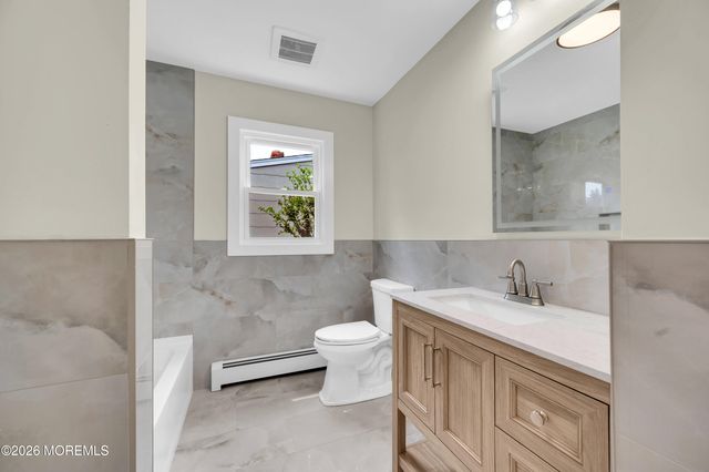 103 Edgewater Court, Toms River, NJ 08757