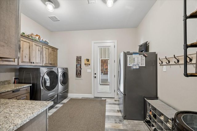 2224 Maler Road, Sealy, TX 77474