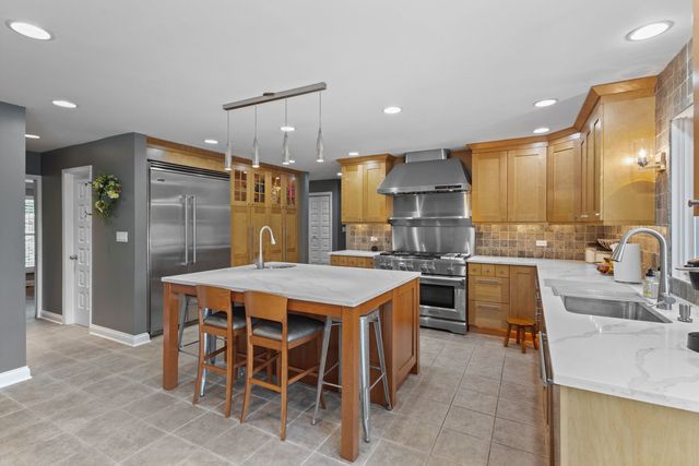 8340 W 145th Place, Orland Park, IL 60462