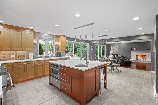 8340 W 145th Place, Orland Park, IL 60462