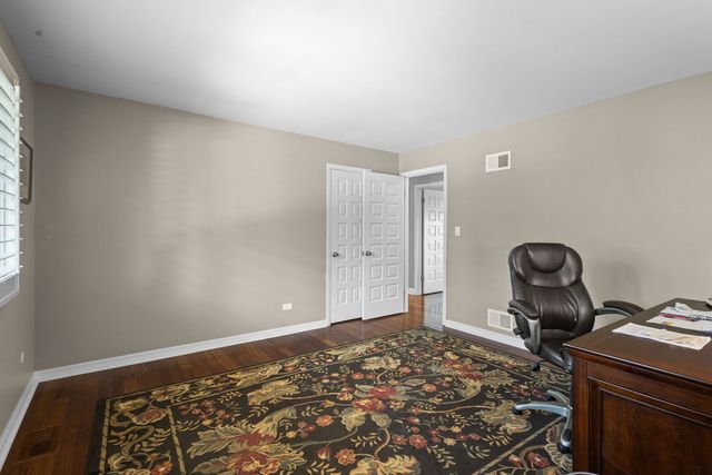 8340 W 145th Place, Orland Park, IL 60462