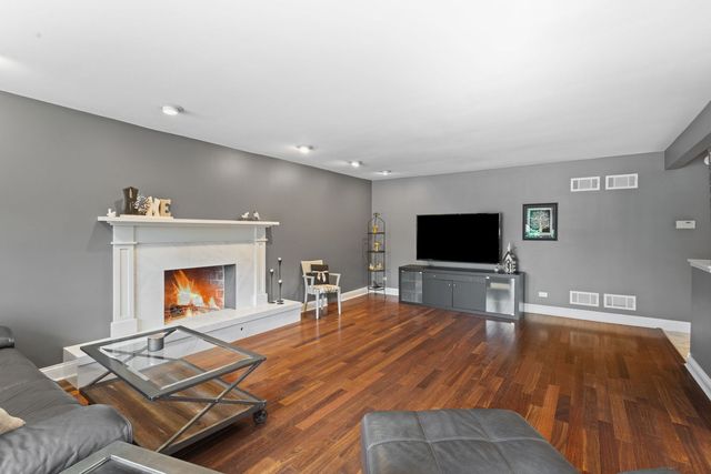 8340 W 145th Place, Orland Park, IL 60462