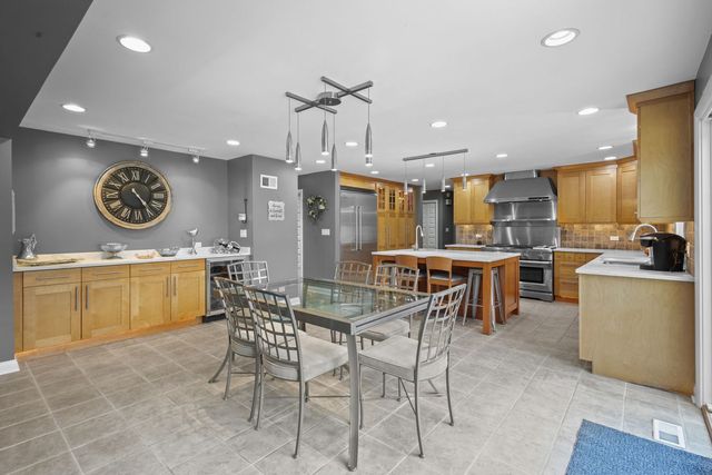 8340 W 145th Place, Orland Park, IL 60462
