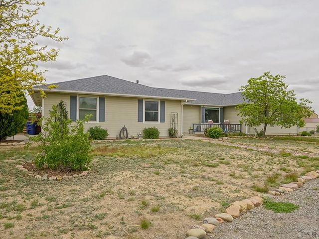 745 W Calle Allegre Dr, Pueblo West, CO 81007