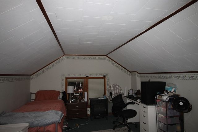 104 Saint James Ave, Holyoke, MA 01040