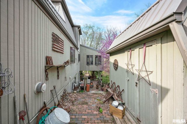 2314 SKYWAY Road, Bartonville, IL 61607