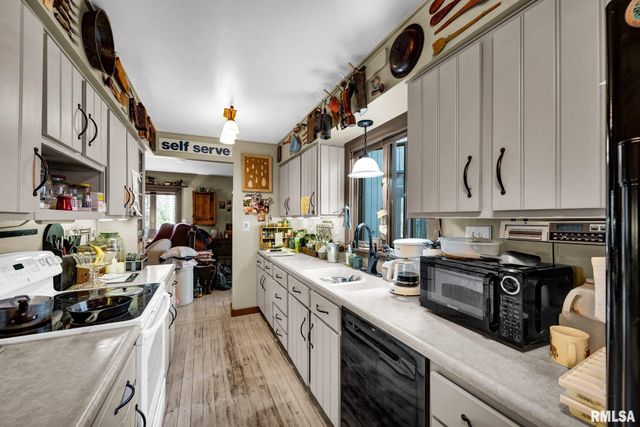 2314 SKYWAY Road, Bartonville, IL 61607