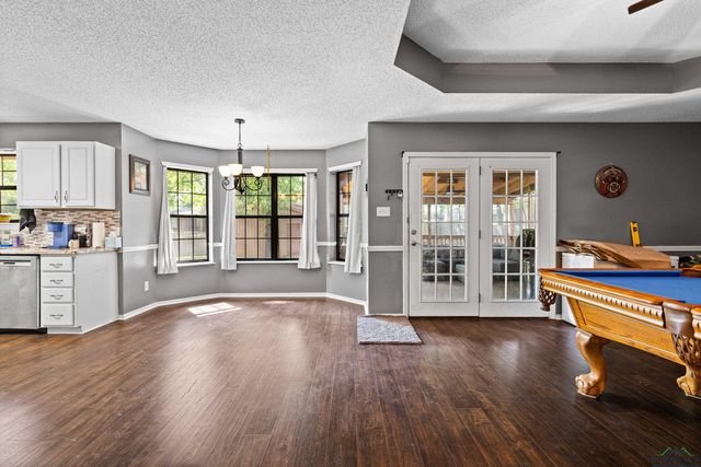 527 Woodbend Dr, Kilgore, TX 75662