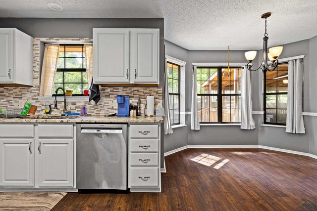 527 Woodbend Dr, Kilgore, TX 75662
