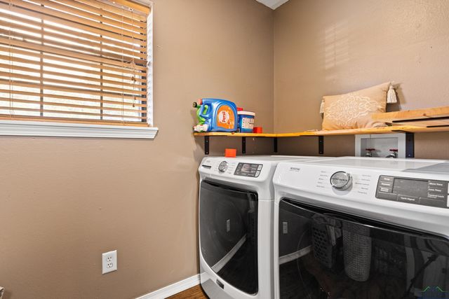 527 Woodbend Dr, Kilgore, TX 75662