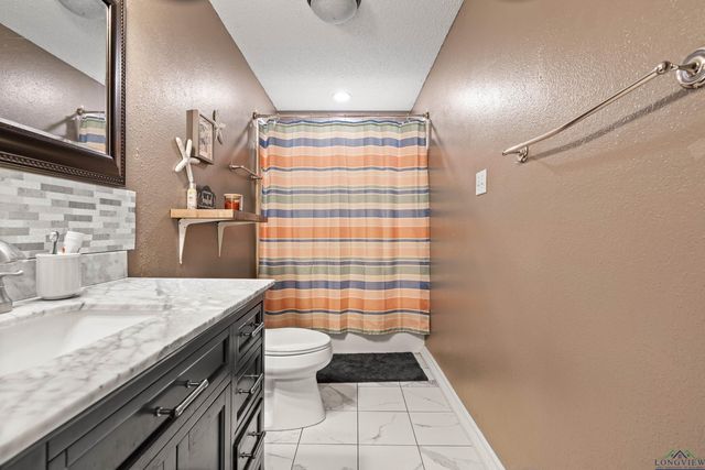 527 Woodbend Dr, Kilgore, TX 75662