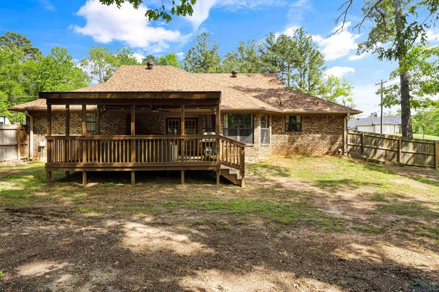 527 Woodbend Dr, Kilgore, TX 75662