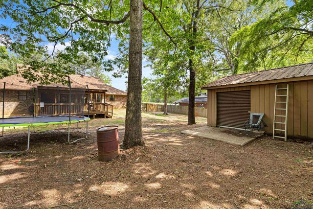 527 Woodbend Dr, Kilgore, TX 75662