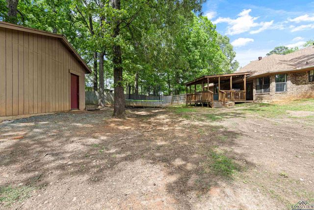 527 Woodbend Dr, Kilgore, TX 75662