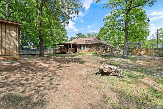 527 Woodbend Dr, Kilgore, TX 75662