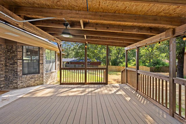 527 Woodbend Dr, Kilgore, TX 75662