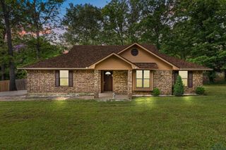 527 Woodbend Dr, Kilgore, TX 75662