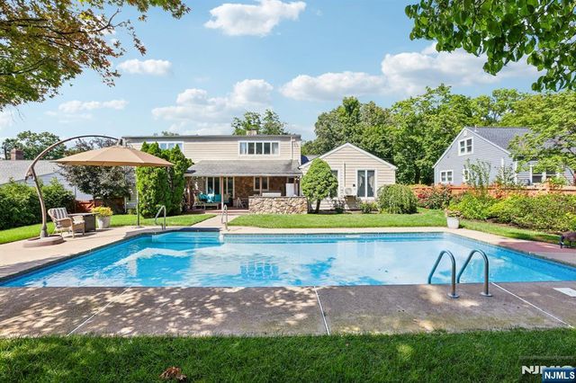 998 Washington Avenue, Ho-ho-kus, NJ 07423
